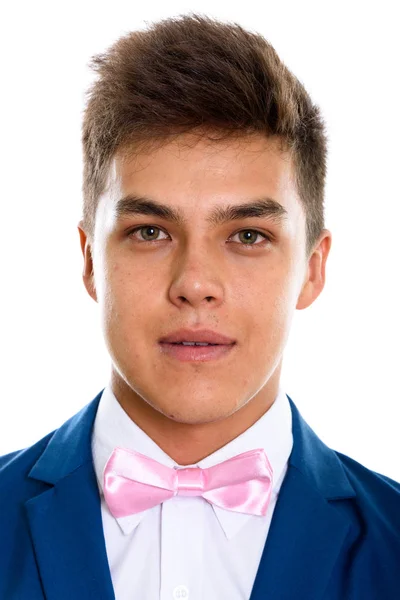 Gesicht eines jungen, gut aussehenden Mannes im Smoking mit rosa Fliege — Stockfoto