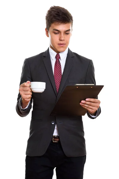 Fiatal jóképű üzletember olvasó-on csipeszes írótábla rövid idő tárolás a co — Stock Fotó