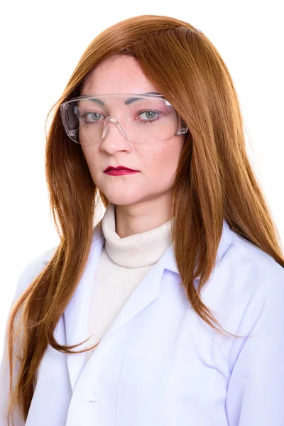 Студийный снимок лица женщины-врача в защитных очках — стоковое фото