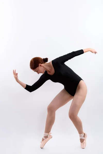 Full body shot of woman ballet dancer posing — Stock Photo, Image