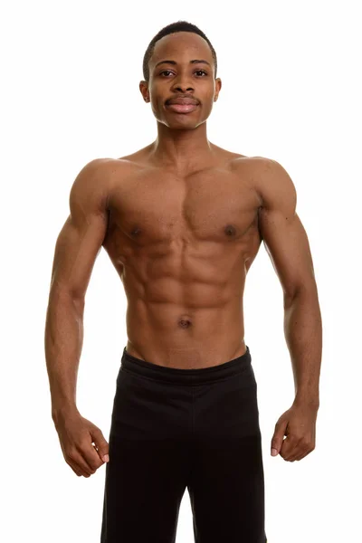 Jonge knappe Afrikaanse man zonder shirt — Stockfoto