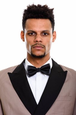 Genç Afrikalı iş adamının stüdyo çekimi