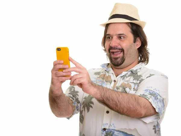 Feliz gordo caucásico hombre sonriendo y tomando selfie con móvil ph —  Fotos de Stock