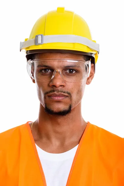 Gezicht van jonge Afrikaanse man bouwvakker dragen van beschermende — Stockfoto