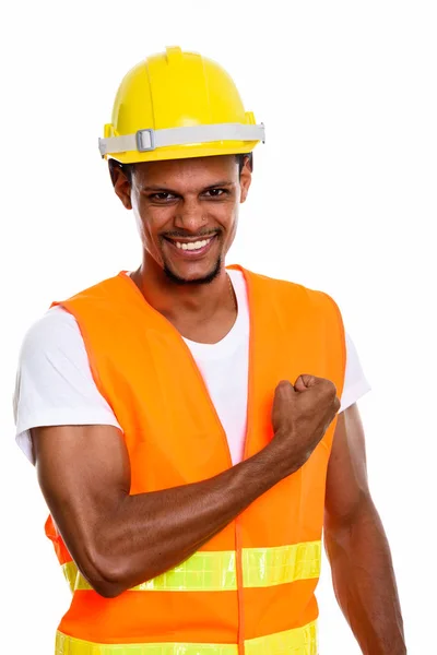 Jovem homem africano feliz trabalhador da construção sorrindo com a mão em — Fotografia de Stock