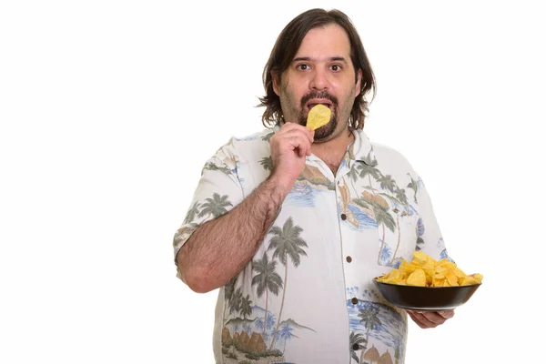 Fat bearded Caucasian man eating chips — Stock Photo, Image