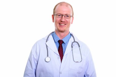 Mutlu adam doktor gülümsüyor.