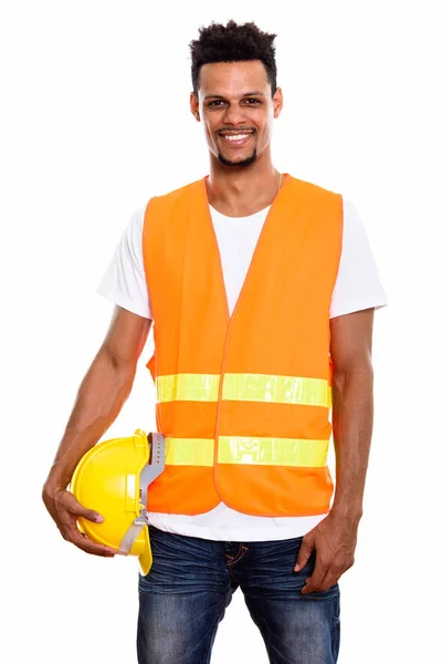 Jovem homem africano feliz trabalhador da construção sorrindo enquanto Holdin — Fotografia de Stock