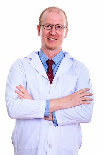 Studio shot of happy man doctor smiling with arms crossed — Stock Photo, Image