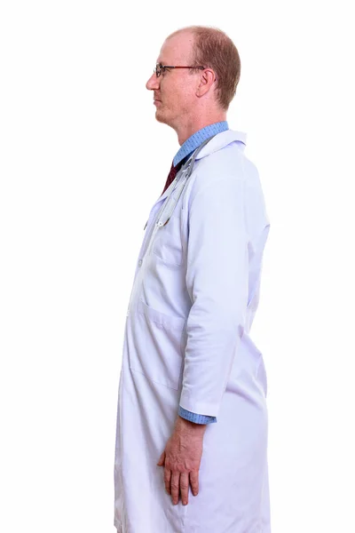 Widok profilu lekarza człowiek stojący — Zdjęcie stockowe