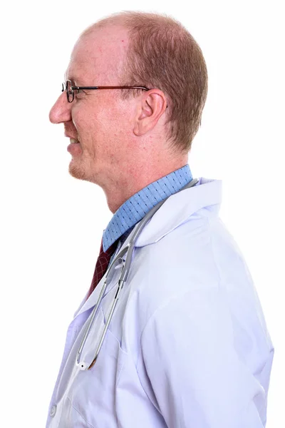 Visão de perfil de homem feliz médico sorrindo — Fotografia de Stock