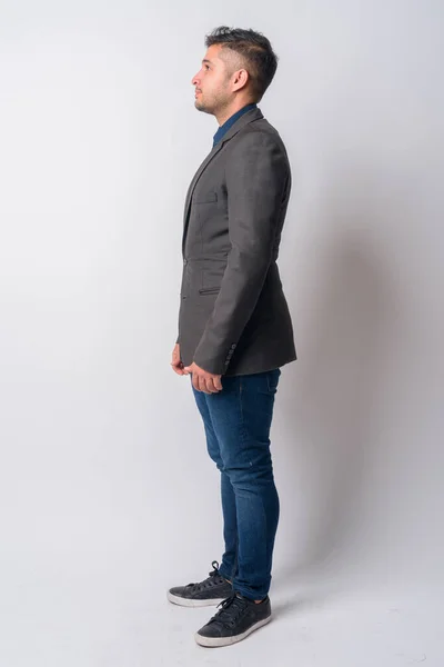 スーツに身を包んだペルシャ人ビジネスマンのフルボディショットプロフィール — ストック写真