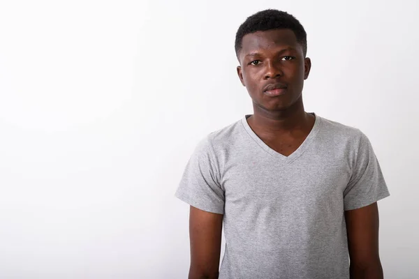 Портрет чорні африканські юнак на білому тлі — стокове фото