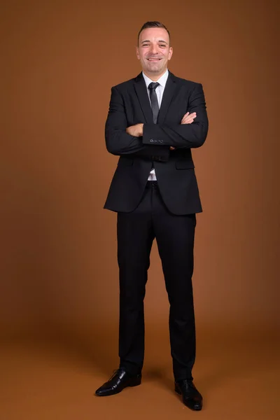 Full length shot of businessman standing and wearing suit — Stock Photo, Image