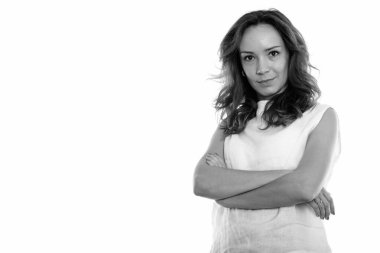 Genç güzel kadın kolları çarpı işareti olan stüdyo çekim