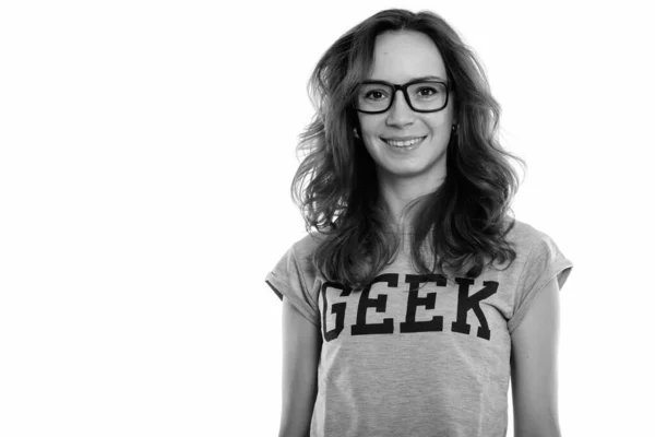 Studio záběr šťastný geek dívka s úsměvem při nošení brýlí — Stock fotografie