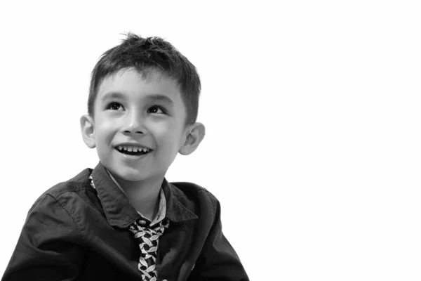 Estudio disparo de lindo niño feliz sonriendo y pensando —  Fotos de Stock