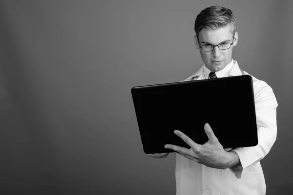 Portrait of young handsome man doctor with eyeglasses in black and white — Zdjęcie stockowe