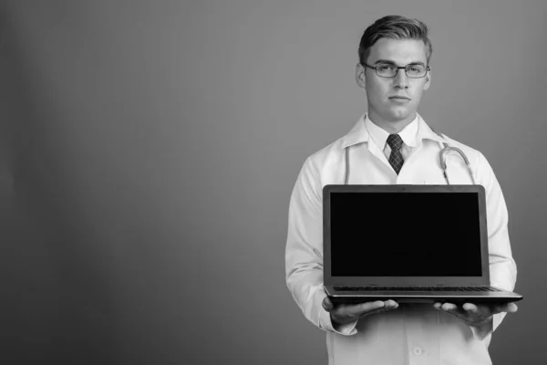 Portrait of young handsome man doctor with eyeglasses in black and white — Zdjęcie stockowe