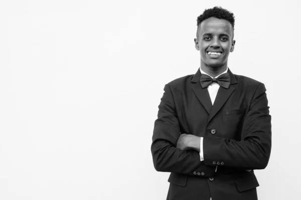 Joven hombre de negocios africano guapo usando traje contra fondo blanco —  Fotos de Stock