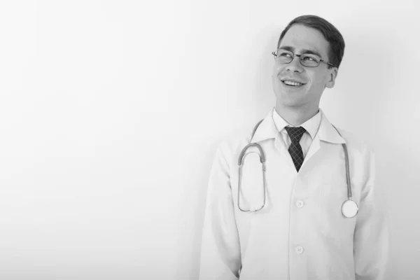 Estudio Joven Guapo Doctor Con Anteojos Sobre Fondo Blanco Blanco — Foto de Stock