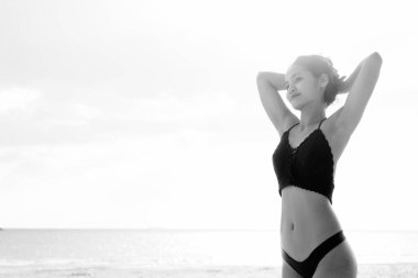 Genç güzel Asya turist kadının tatil Tayland Koh Lanta Island portresi