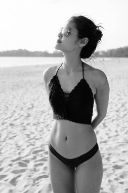 Genç güzel Asya turist kadının tatil Tayland Koh Lanta Island portresi