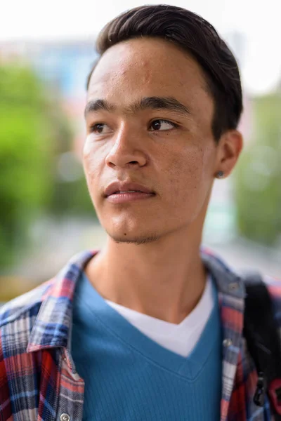 Portrét Mladého Pohledného Indiána Jak Prozkoumává Město Bangkok Thajsko — Stock fotografie
