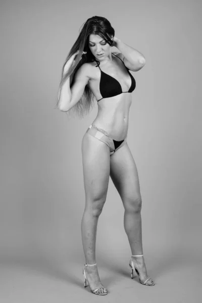 Portrait of young beautiful woman wearing bikini in black and white — Stock Photo, Image