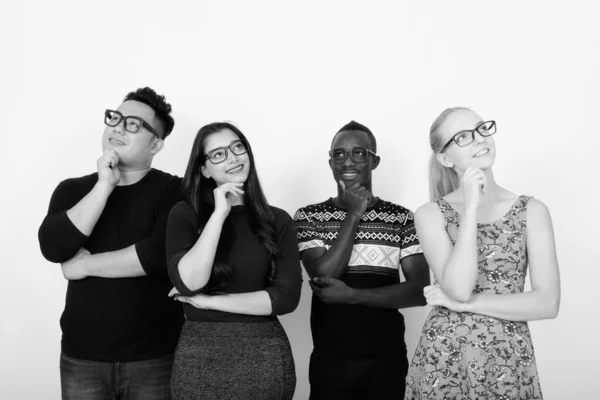 Studio Shot Van Multi Etnische Groep Vrienden Samen Als Diversiteit — Stockfoto