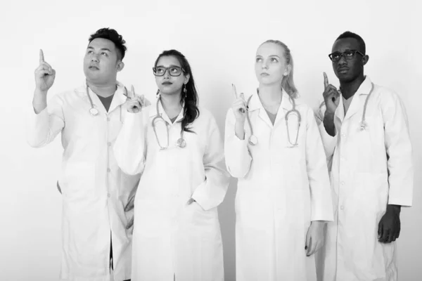 Studio Skott Multietnisk Grupp Läkare Som Olika Team Som Arbetar — Stockfoto