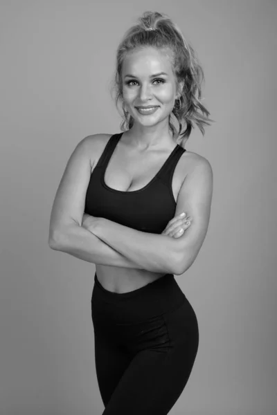 Young beautiful woman ready for gym in black and white — Stock Photo, Image