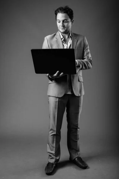 Studio shot van Italiaanse zakenman in zwart-wit — Stockfoto