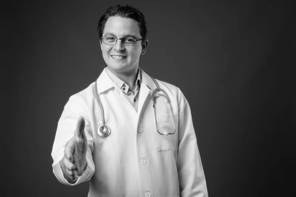 Estudio de hombre italiano médico en blanco y negro —  Fotos de Stock