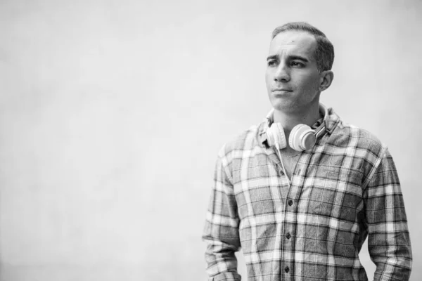 Portrait of mature Persian man outdoors in black and white — Stock Photo, Image