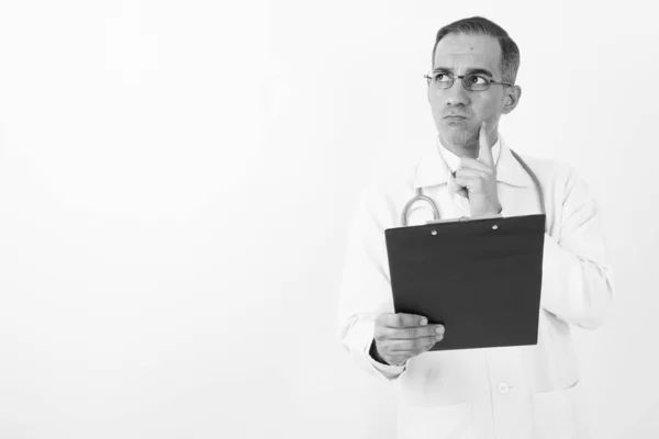 Mature Persan homme médecin en noir et blanc — Photo