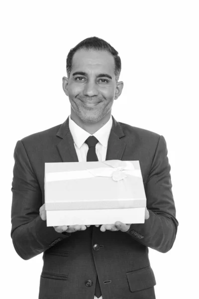 Rijpere gelukkig Perzische zakenman geven geschenk doos klaar voor Valentijnsdag — Stockfoto