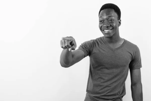 Studio Shot Van Jonge Knappe Afrikaanse Man Tegen Witte Achtergrond — Stockfoto