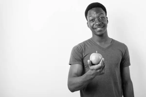 Joven hombre africano guapo sobre fondo blanco —  Fotos de Stock