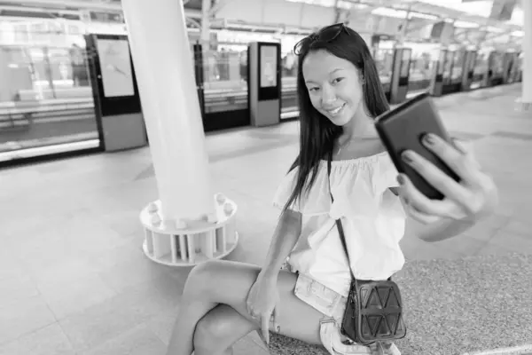 Portrait Jeune Belle Femme Touristique Multi Ethnique Explorant Ville Bangkok — Photo