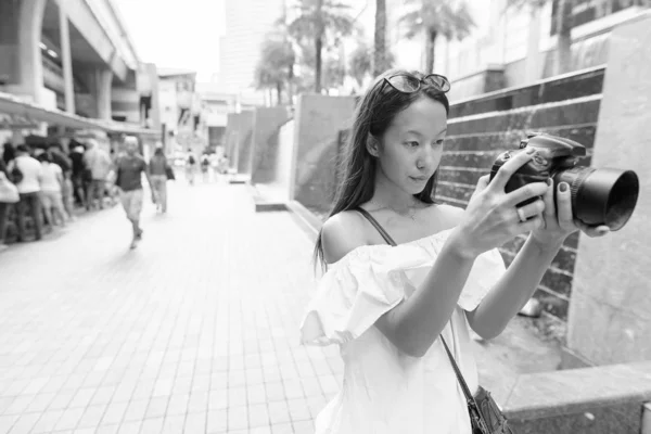 Retrato Jovem Bela Mulher Turística Multi Étnica Explorando Cidade Banguecoque — Fotografia de Stock