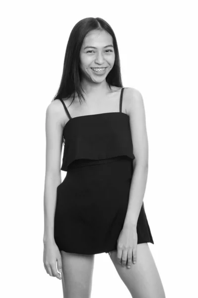 Studio shot of young happy asiatique adolescent fille souriant — Photo