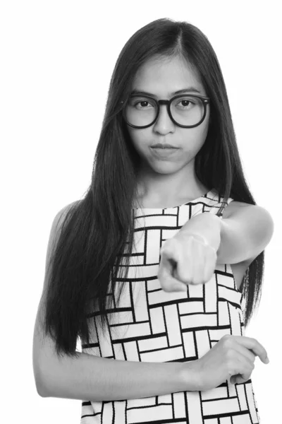 Fiatal ázsiai tizenéves nerd lány ujját a kamera — Stock Fotó