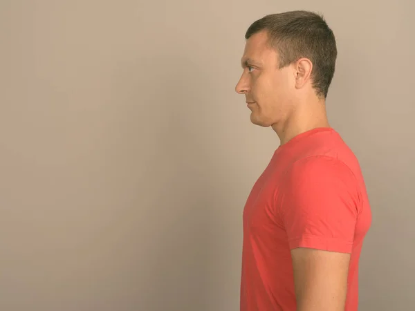 Studio Shot Man Wearing Red Shirt Gray Background — Stock Photo, Image