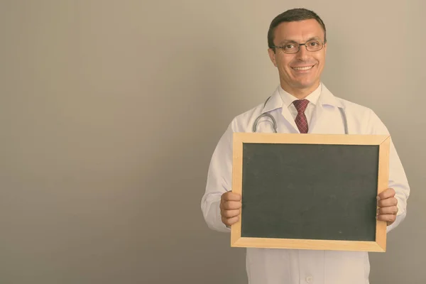 Studio Shot Man Doctor Wearing Eyeglasses While Holding Blackboard Gray — Stock Photo, Image