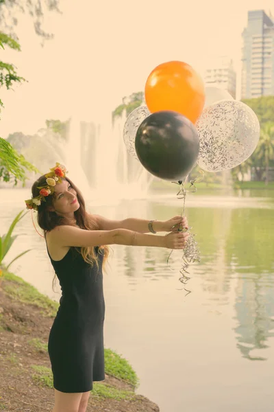 Young beautiful woman celebrating graduation at the park in Bangkok, Thailand — Stock Photo, Image