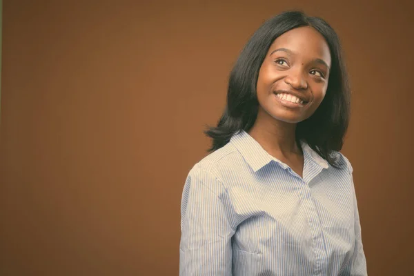 Young beautiful African Zulu businesswoman against brown background — 스톡 사진