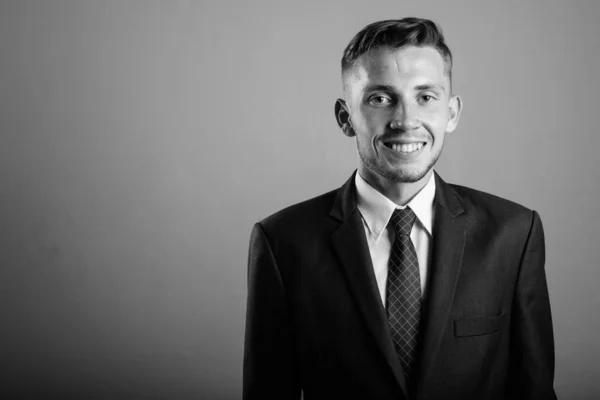 Studio Shot Young Businessman Suit Gray Background Black White — Stock Photo, Image