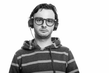 Genç adam müzik stüdyo çekim