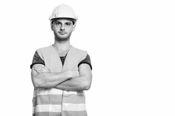 Estudio de un joven trabajador de la construcción con los brazos cruzados — Foto de Stock